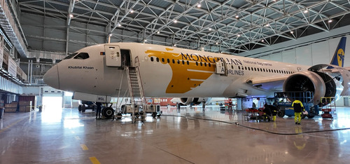 “Бойнг” 787-9 өргөн биетэй онгоцыг анх удаа хүнд хэлбэрийн засвар үйлчилгээнд амжилттай орууллаа